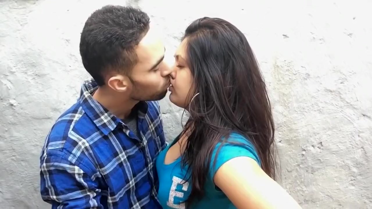 Couple Kissing Porn